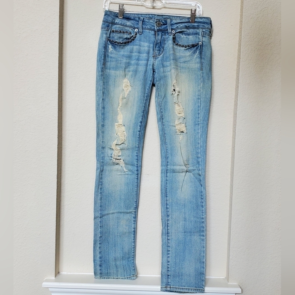 American Eagle Distressed Skinny Stretch Studded Pocket Jean. Size 2